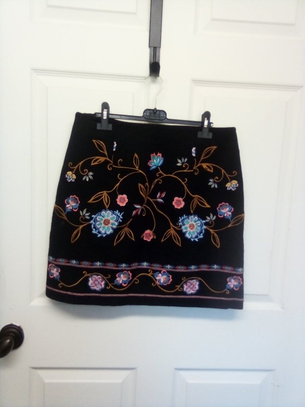 LOFT Brightly Embroidered Black Mini Skirt Size 8